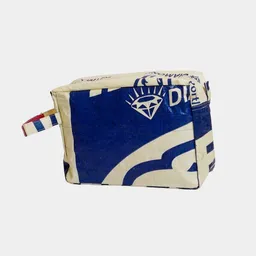 REFISHED fair fashion REFISHED fair fashion Necessaire 'WASH ME' - upcycelte Zementsäcke – Produktbild 1 von 1