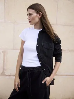 WOTE WOTE Geripptes T-Shirt aus Organic Cotton mit Rundhalsausschnitt – Produktbild 1 von 1