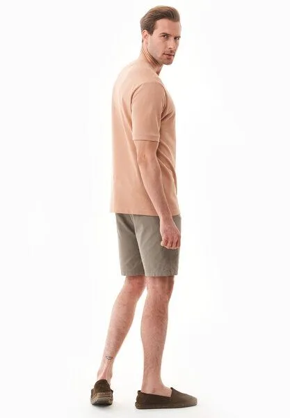 ORGANICATION ORGANICATION Slim-Fit Chino-Shorts aus Bio-Baumwolle, Smokey olive, – Produktbild 1 von 3
