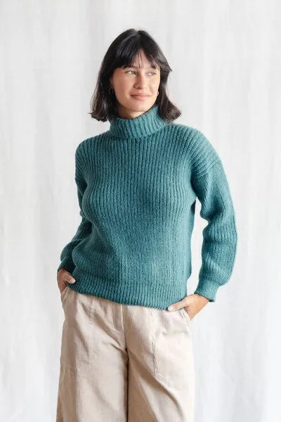 Jyoti - Fair Works Jyoti - Fair Works Baby-Alpaka Turtleneck Strickpullover Sabeti, Ozean, – Produktbild 4 von 4