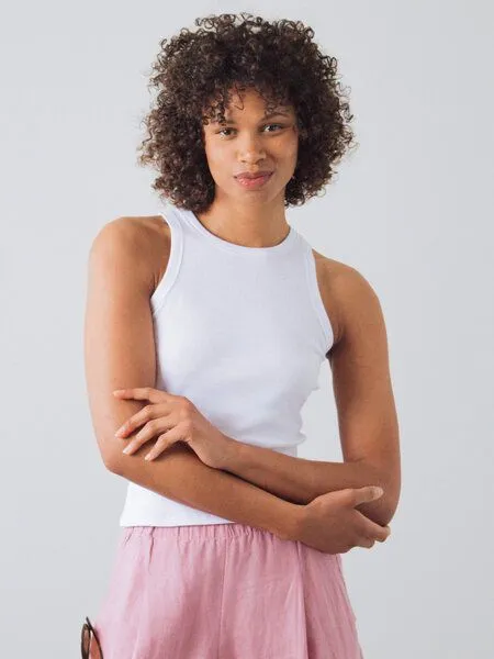 Honest Basics Honest Basics Damen Geripptes Racer-Top aus Bio- und recycelter Baumwolle, Weiß, – Produktbild 3 von 4