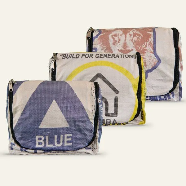 Nyuzi Blackwhite Nyuzi Blackwhite Upcycling Kulturbeutel, Blau triangle cement, – Produktbild 2 von 4