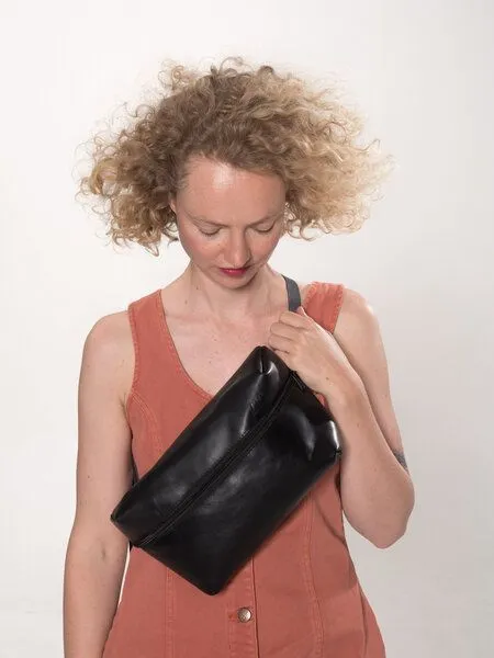 monday market monday market Bauchtasche Lucas aus Leder, Schwarz, – Produktbild 4 von 4