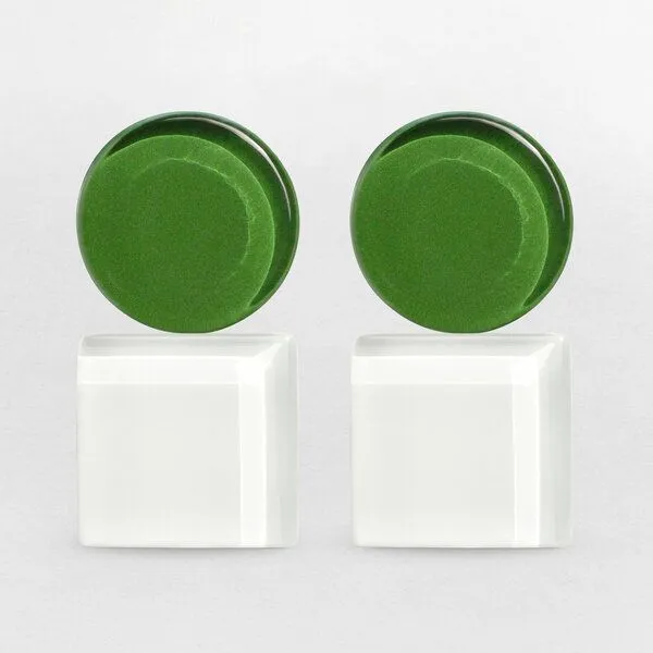ALEXASCHA ALEXASCHA Geometrische Clip Ohrringe aus Glas | Bauhaus Design | 16 Farbkombinationen, Grün & weiß, – Produktbild 1 von 4