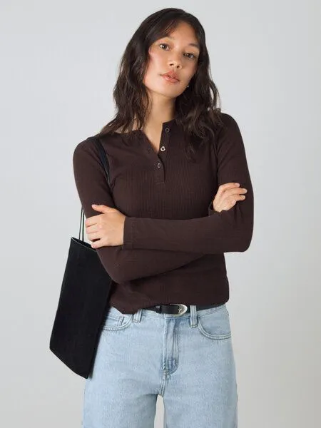Honest Basics Honest Basics Damen Henley Langarmshirt aus Bio- und recycelter Baumwolle, Bear, – Produktbild 3 von 4