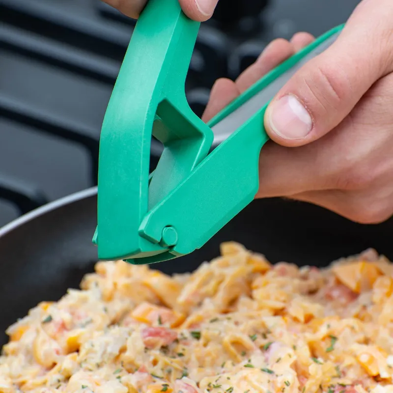 Chefkoch trifft Fackelmann Chefkoch trifft Fackelmann Knoblauchpresse, grün – Produktbild 2 von 3