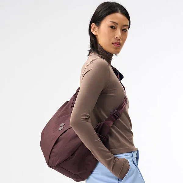 PINQPONQ PINQPONQ Crossbody Bag Krumm Large, Crinkle mahagoni (rot), – Produktbild 6 von 8