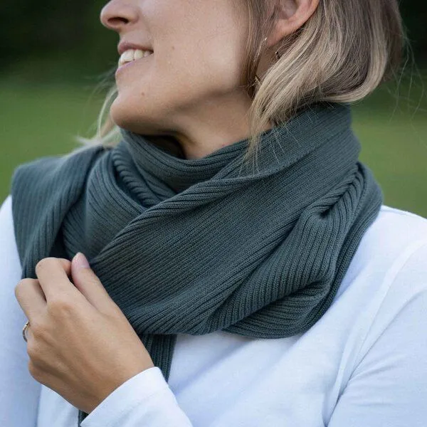 Vresh Clothing Vresh Clothing Vivi - Schal aus Biobaumwolle, Tannengrün, – Produktbild 2 von 3