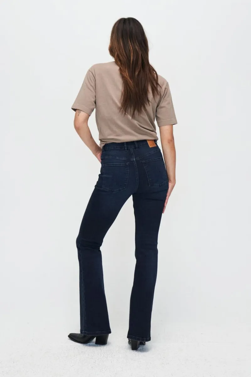 Kuyichi Kuyichi Damen vegan Lisette Flare Jeans Tiefblau, Dunkelblau, – Produktbild 1 von 2
