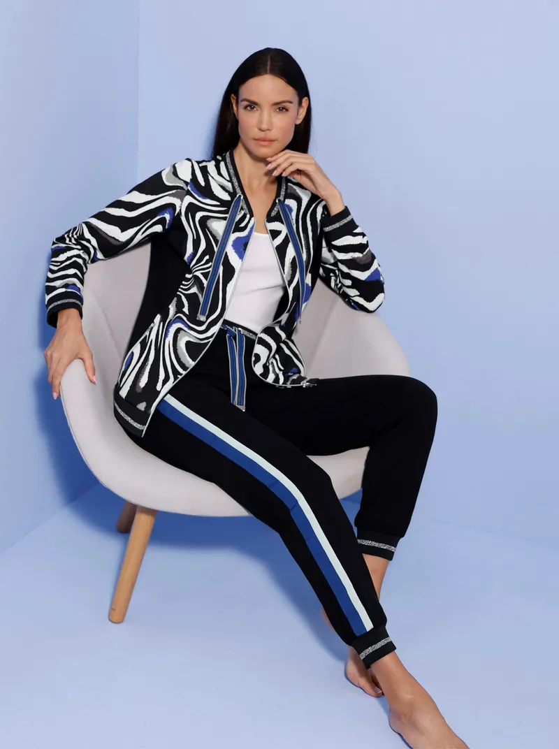 feel good Jacke schwarz-royalblau-bedruckt, Schwarz-royalblau-bedruckt, – Produktbild 2 von 2