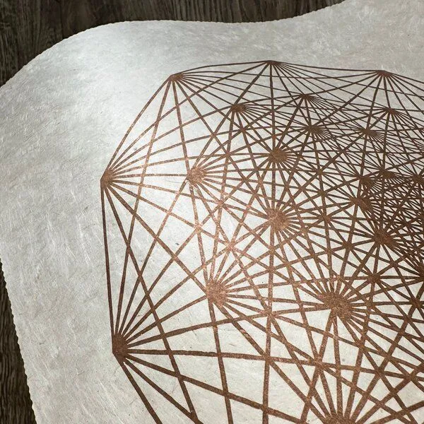 Veskor Cassiopeia Veskor Cassiopeia DEMIHEPTERAKT Heilige Geometrie Linoldruck | 40 × 40 cm | Kupfer auf Naturweiß – Produktbild 2 von 4