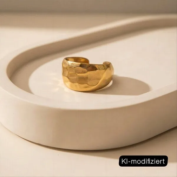 ELEKTROPULLI ELEKTROPULLI Größenverstellbarer Hammered Ring, Gold, – Produktbild 1 von 3
