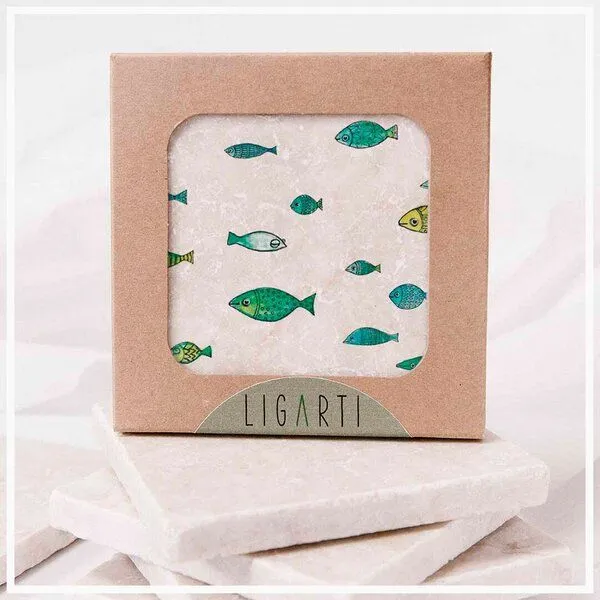 LIGARTI Fliesenuntersetzer »Fischschwarm« von LIGARTI | Design Untersetzer | Natursteinfliese – Produktbild 1 von 2