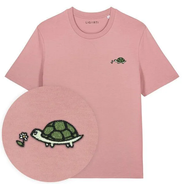 LIGARTI Besticktes T-Shirt – Lars die Schildkröte – LIGARTI Tiermanufaktur, Altrosa, – Produktbild 1 von 4