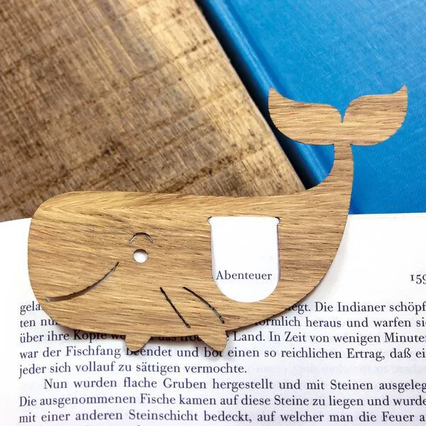 Bow & Hummingbird Bow & Hummingbird Lesezeichen Wal – Produktbild 3 von 4