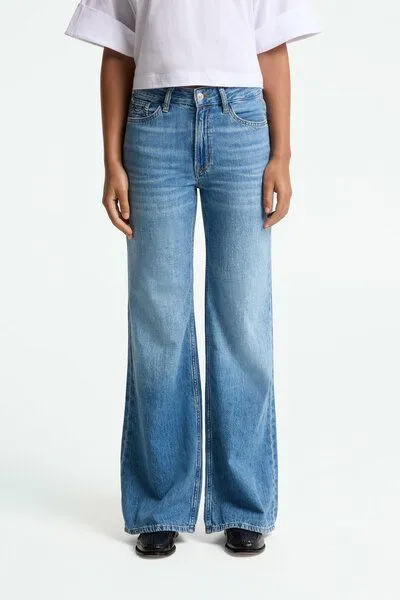 Kings Of Indigo Kings Of Indigo Jeans Jane - Mid rise Flare - Hopcete Electric Mid – Produktbild 2 von 4