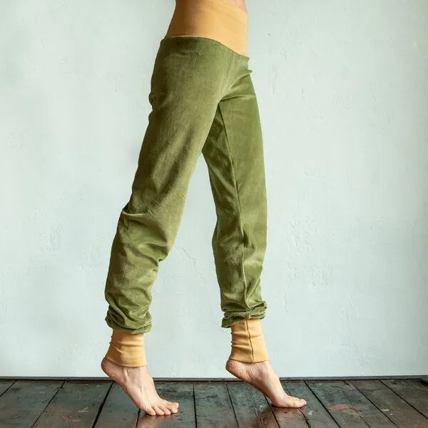 Cmig Cmig Bio Wohlfühl- und Yogahose aus Nicki, Moss green / light yellow, – Produktbild 3 von 4