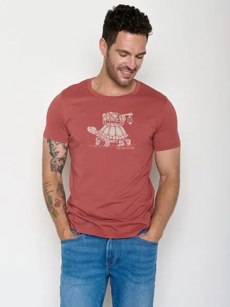 GreenBomb GREENBOMB Turtle Walk Guide - Sportliches T-Shirt aus Bio-Baumwolle / hochwertiger Print / GOTS / Fair & Vegan, Rot (sonnenuntergangsrot), – Produktbild 1 von 4