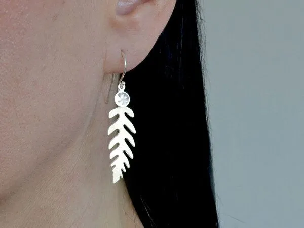 renna deluxe renna deluxe Edelfarn Ohrringe mit Farn-Blättern versilbert – Produktbild 2 von 4