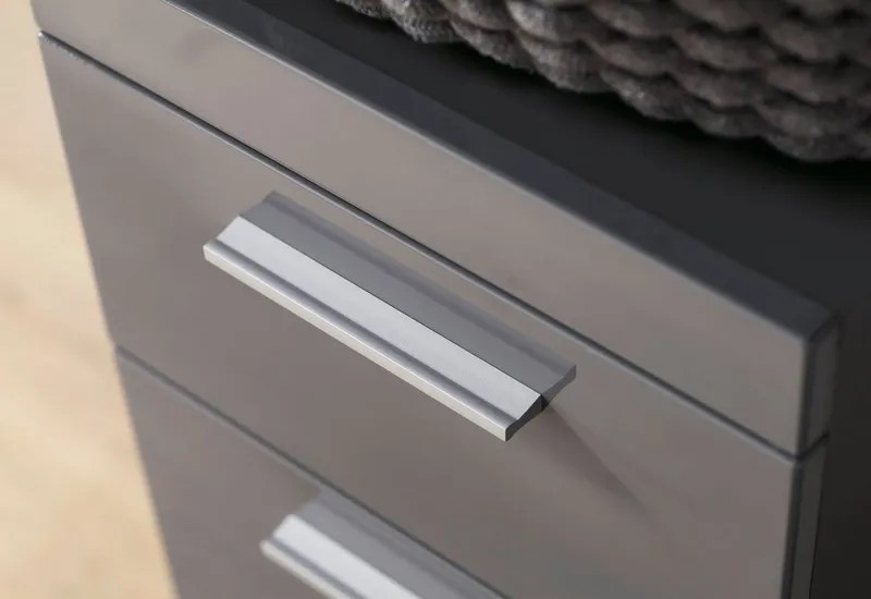 trendteam Hochschrank Amanda (Badschrank in grau, 2-türig, 37 x 190 cm) Hochglanz, Grau, – Produktbild 1 von 5