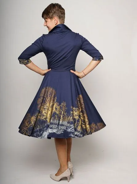 Peaces.bio - handbedruckte Biomode Peaces.bio - handbedruckte Biomode Tanzkleid Baumgeschwister in Nachtblau, Nachtblau, – Produktbild 3 von 4