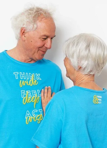 SPARKLES OF LIGHT SPARKLES OF LIGHT Yoga Shirt | THINK FEEL ACT, Blau, – Produktbild 3 von 3