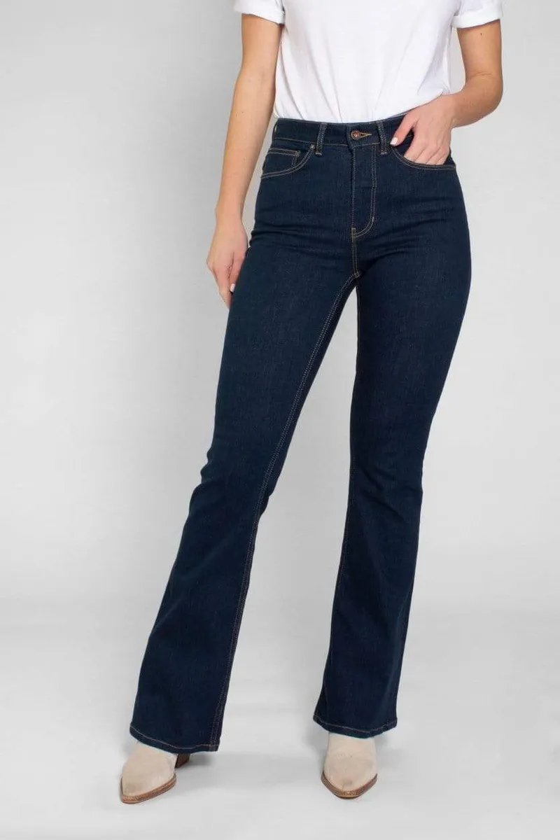 Kuyichi Kuyichi Damen vegan Flare Jeans Lisette Dark Rinse Blau, Extra dunkelblau, – Produktbild 1 von 2