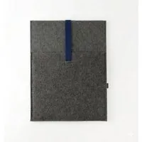 matilda k manufaktur matilda k. manufaktur Minimalistische Laptophülle aus Wollfilz 'max' mit Einsteckfach | für MacBook |Air| Pro 13|14|15|16 Zoll, Dunkelgrau-dunkelblau, – Produktbild 1 von 1