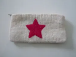 short'n'pietz short'n'pietz handgefilzte Federtasche oder Federmäppchen mit Reißverschluß – Produktbild 1 von 1
