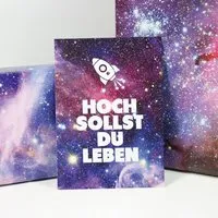 Bow Hummingbird Bow & Hummingbird Postkarte "Hoch sollst Du leben" – Produktbild 1 von 1