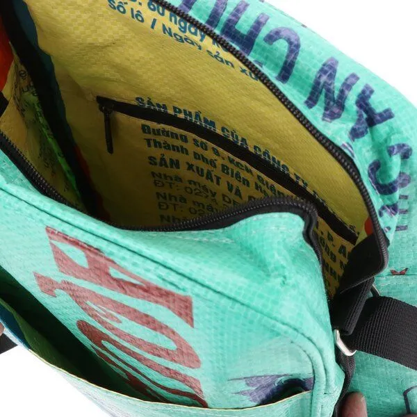 MoreThanHip MoreThanHip Unisex Umhängetasche aus recycelten Zement- oder Tierfuttersäcken - Kosal, Grün - fische, – Produktbild 4 von 4
