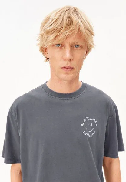 ARMEDANGELS ARMEDANGELS MAARKOS GMT DYE SMILE Herren T-Shirt aus 100% Bio-Baumwolle, Moonshadow washed, – Produktbild 4 von 5