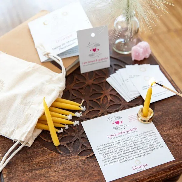 Divasya Divasya Geschenkset | 20-Minuten-Kerzen für Meditation & Achtsamkeit | I am loved & grateful – Produktbild 3 von 4