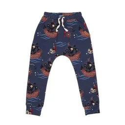 Walkiddy Jogginghose Kinder Dunkelblau mit Piratenprint aus GOTS-zertifizierter Bio-Baumwolle – Walkiddy – Produktbild 1 von 1