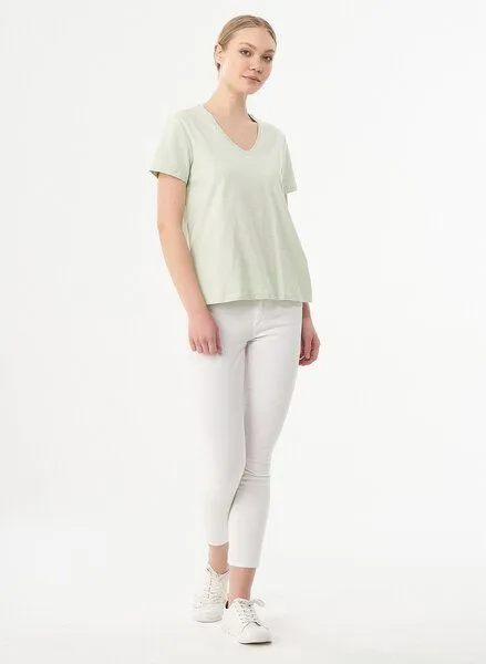 ORGANICATION ORGANICATION Damen Basic T-Shirt aus Bio-Baumwolle mit V-Ausschnitt, Sage green, – Produktbild 2 von 4