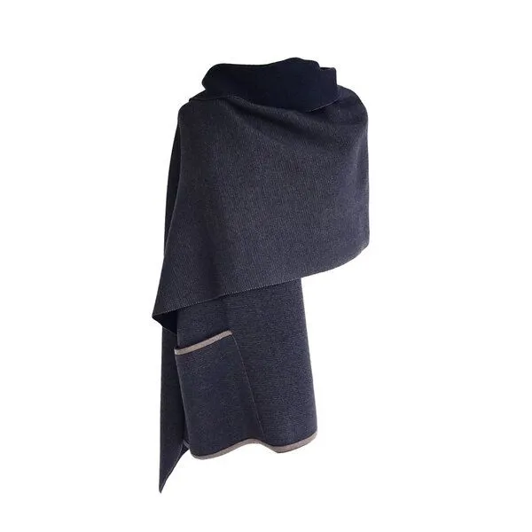 austriandesign.at austriandesign.at EIN LochSchal reversibel aus extrafeiner Merinowolle, Blau/natur, – Produktbild 3 von 4