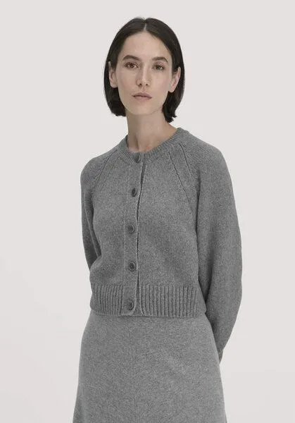 hessnatur hessnatur Strick Jacke Relaxed Cropped aus Bio-Merinowolle mit Bio-Baumwolle, Grau, – Produktbild 1 von 4