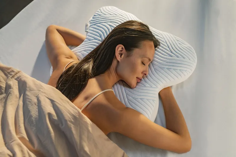 TEMPUR Kopfkissen TEMPUR® All-Around SmartCool™ Schlafkissen, Bauchschläfer, Allseiten-Schläfer, OEKO-TEX MADE IN GREEN Label – Produktbild 4 von 5