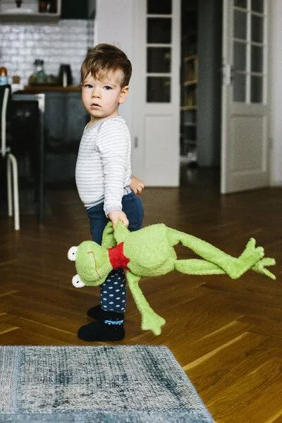 Efie Efie Spiel-Schlenker & Kuscheltier Frosch, kbA – Produktbild 3 von 4