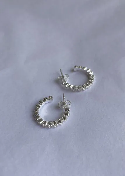noemvri fashion label noemvri fashion label Creolen mit Zirkoniasteinen silber – Produktbild 4 von 4