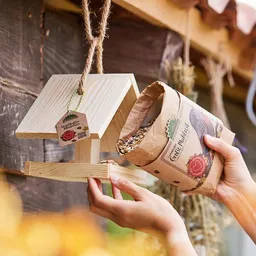 Die Stadtgärtner Die Stadtgärtner Vogelhaus inkl. Vogelfutter | Schickes, haltbares Vogelfutterhäuschen – Produktbild 1 von 1