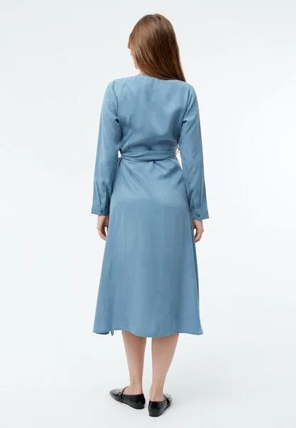Givn Berlin Givn Berlin Wickelkleid GBVIRGINIA aus TENCEL mit Peach-Effekt, Cloudy blue, – Produktbild 3 von 4
