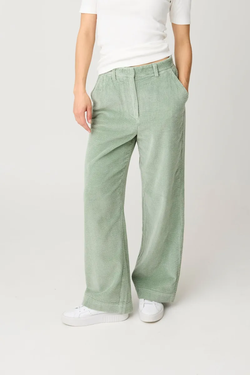KnowledgeCotton Apparel KnowledgeCotton Apparel Damen vegan Hose Bora Weiter Cord Lily Pad Grün, Grün, – Produktbild 2 von 2