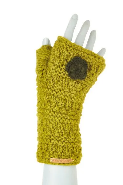 short'n'pietz short'n'pietz Schurwollhandstulpen mit Blumenmotiv, handgestrickt, Hellgrün, – Produktbild 1 von 1