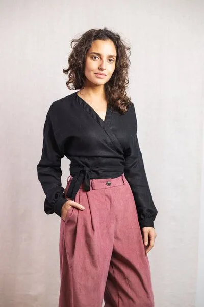 Jyoti - Fair Works Jyoti - Fair Works Bio-Baumwoll Wickelbluse Harita, Schwarz, – Produktbild 4 von 4