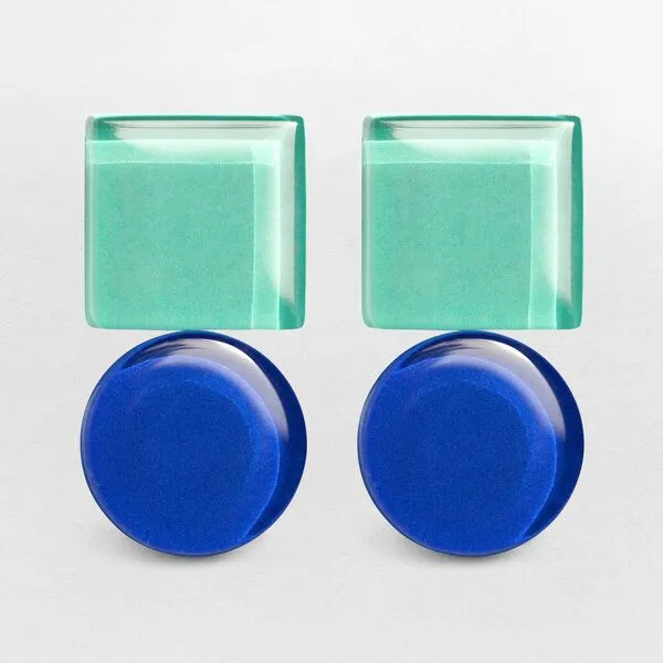 ALEXASCHA ALEXASCHA Geometrische Statement Ohrringe aus Glas | Bauhaus Design | 16 Farbkombinationen, Mint & blau, – Produktbild 1 von 4