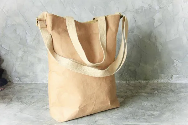 BY COPALA BY COPALA Schultertasche aus Kraftpapier – Produktbild 2 von 4