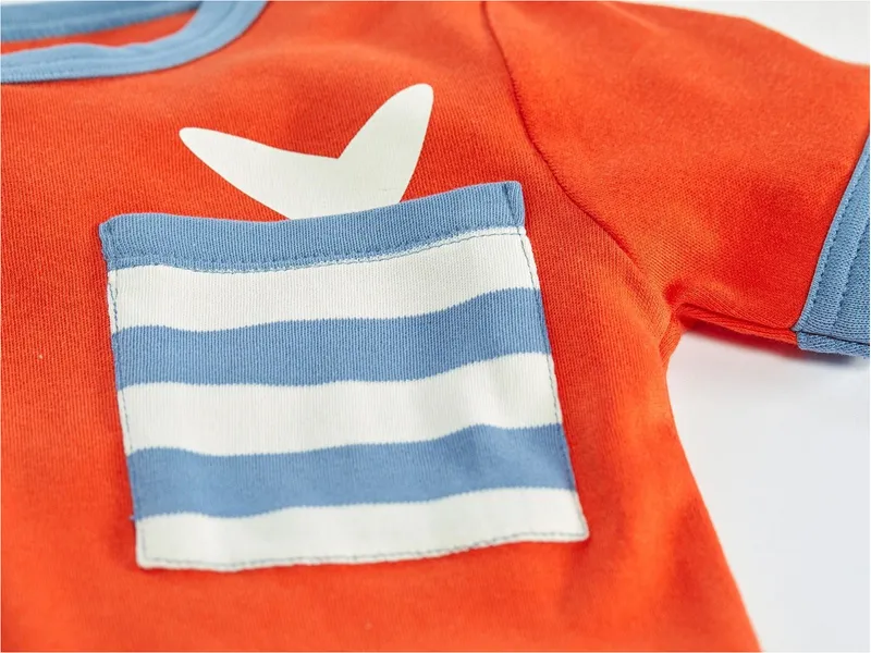 HANS NATUR Kinder T-Shirt Bio-Baumwolle rot mit Tasche Gr.122/128, Rot, mehrfarbig, – Produktbild 2 von 2
