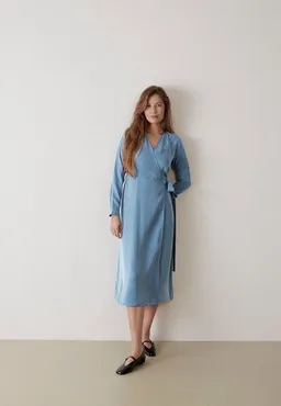 Givn Berlin Givn Berlin Wickelkleid GBVIRGINIA aus TENCEL mit Peach-Effekt – Produktbild 1 von 1