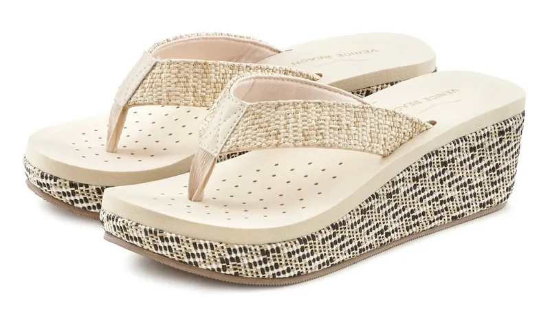 VENICE BEACH VENICE BEACH Sandale, Badeschuh, Sommerschuhe, Badelatsche, Flip Flop, Badeschlappe Badezehentrenner Zehentrenner mit geschmücktem Keilabsatz VEGAN, Beige, – Produktbild 2 von 5